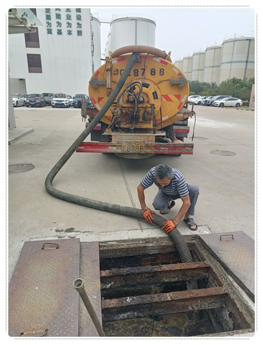 阳日镇隔油池清掏