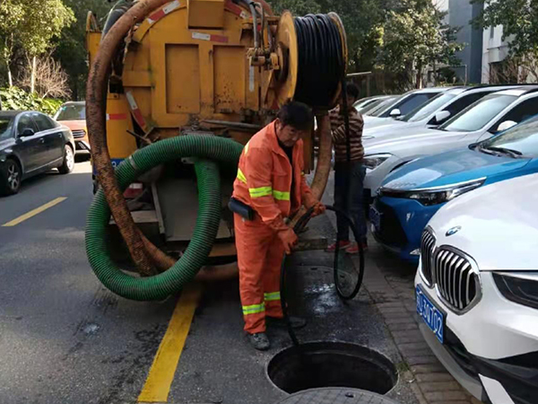 阳日镇排污管道清淤